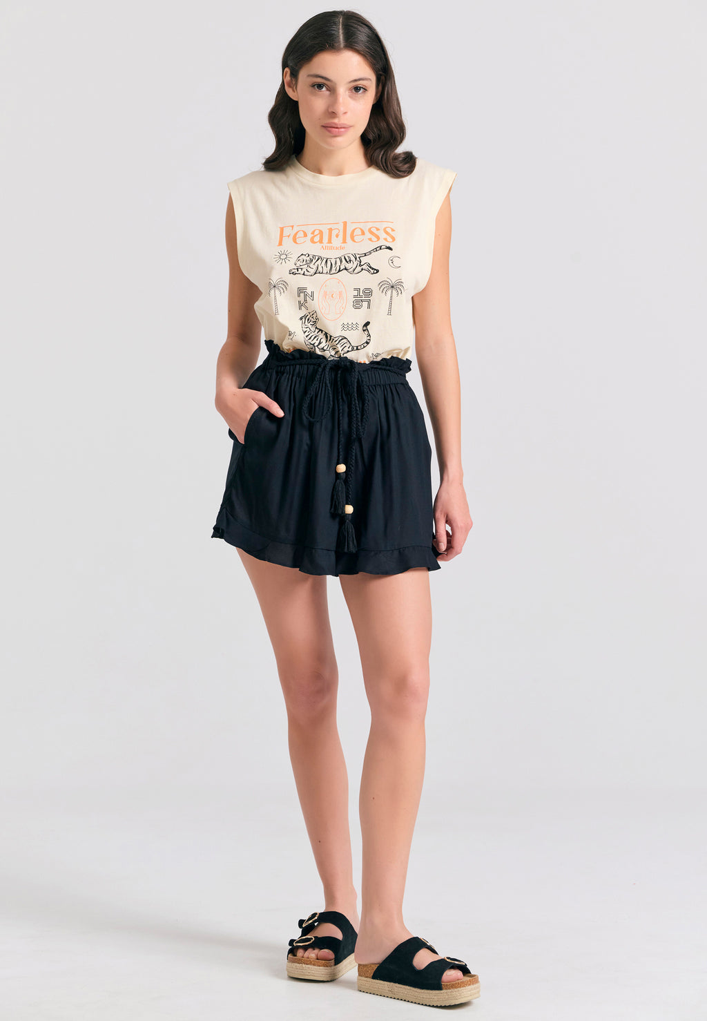 Loose fit shorts with drawstring and ruffle waist