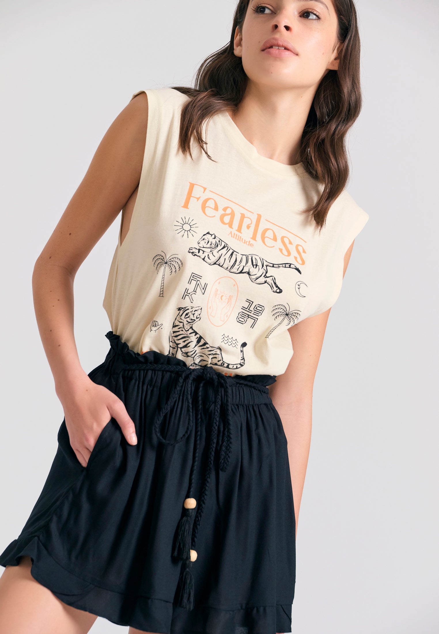 Loose fit shorts with drawstring and ruffle waist