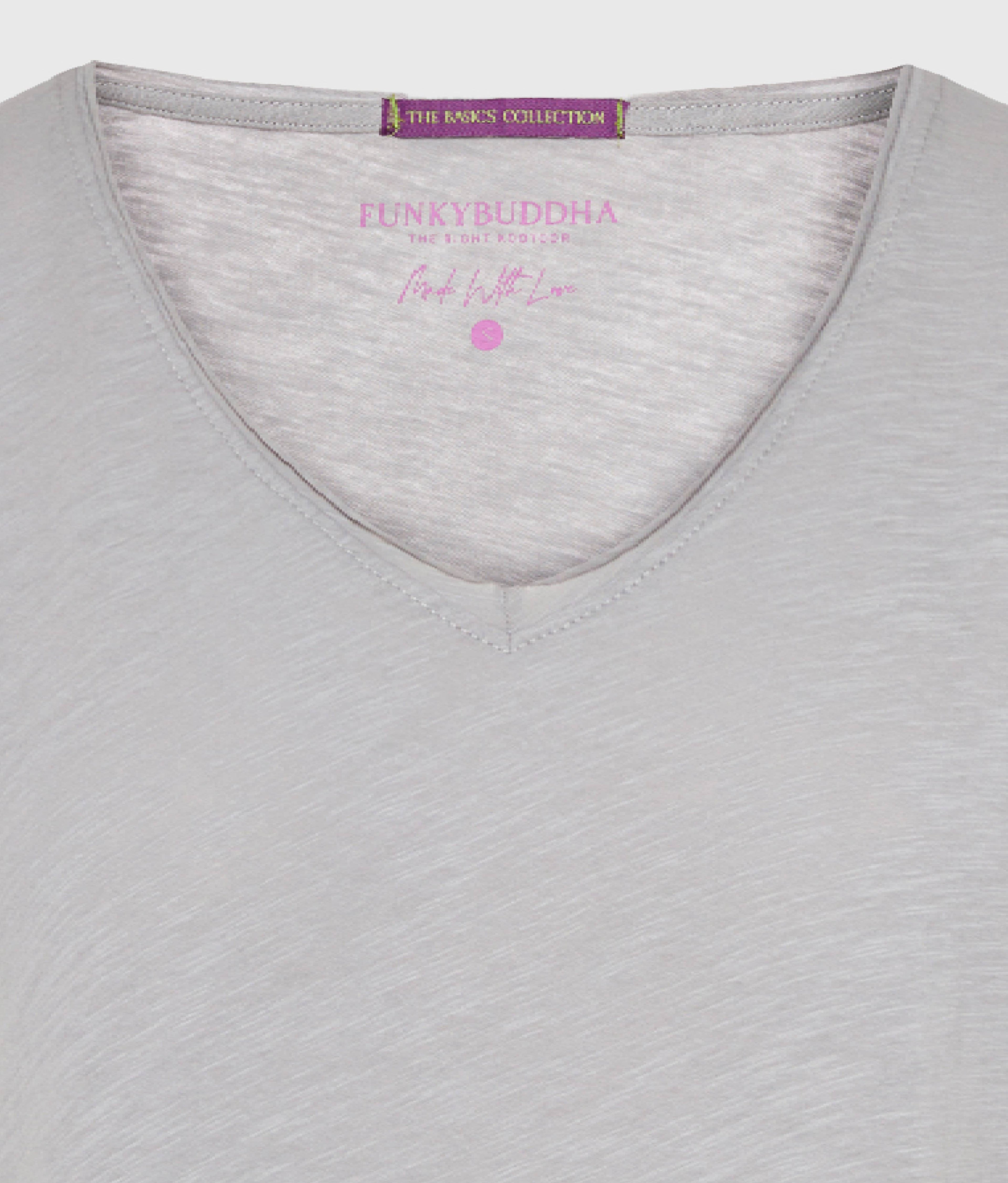 Women's V-neck t-shirt with raw edges - The essentials