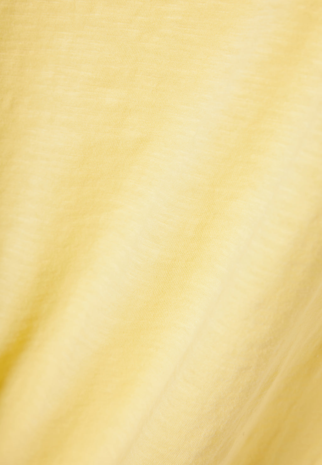 Women's V-neck t-shirt with raw edges - The essentials