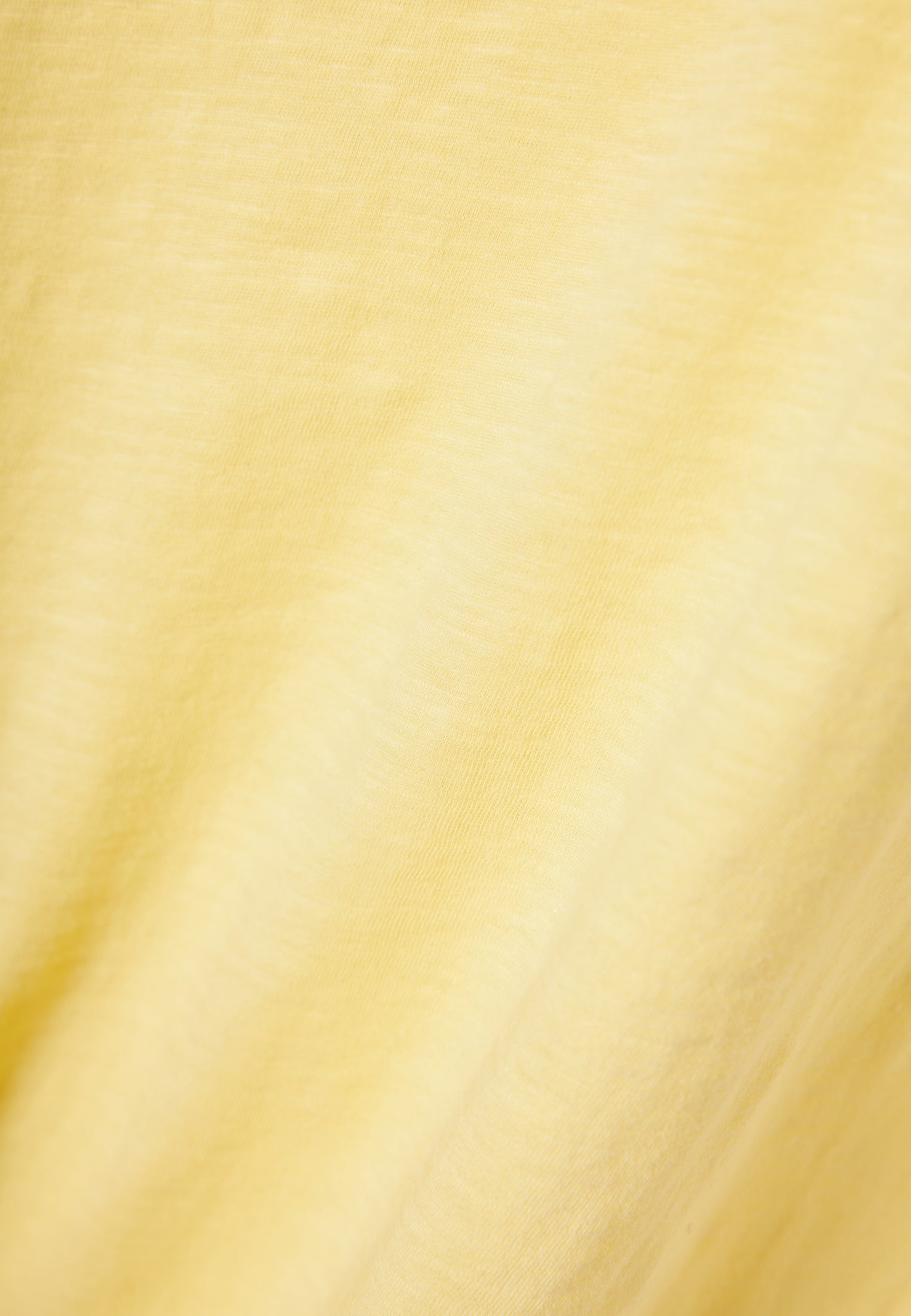 Women's V-neck t-shirt with raw edges - The essentials