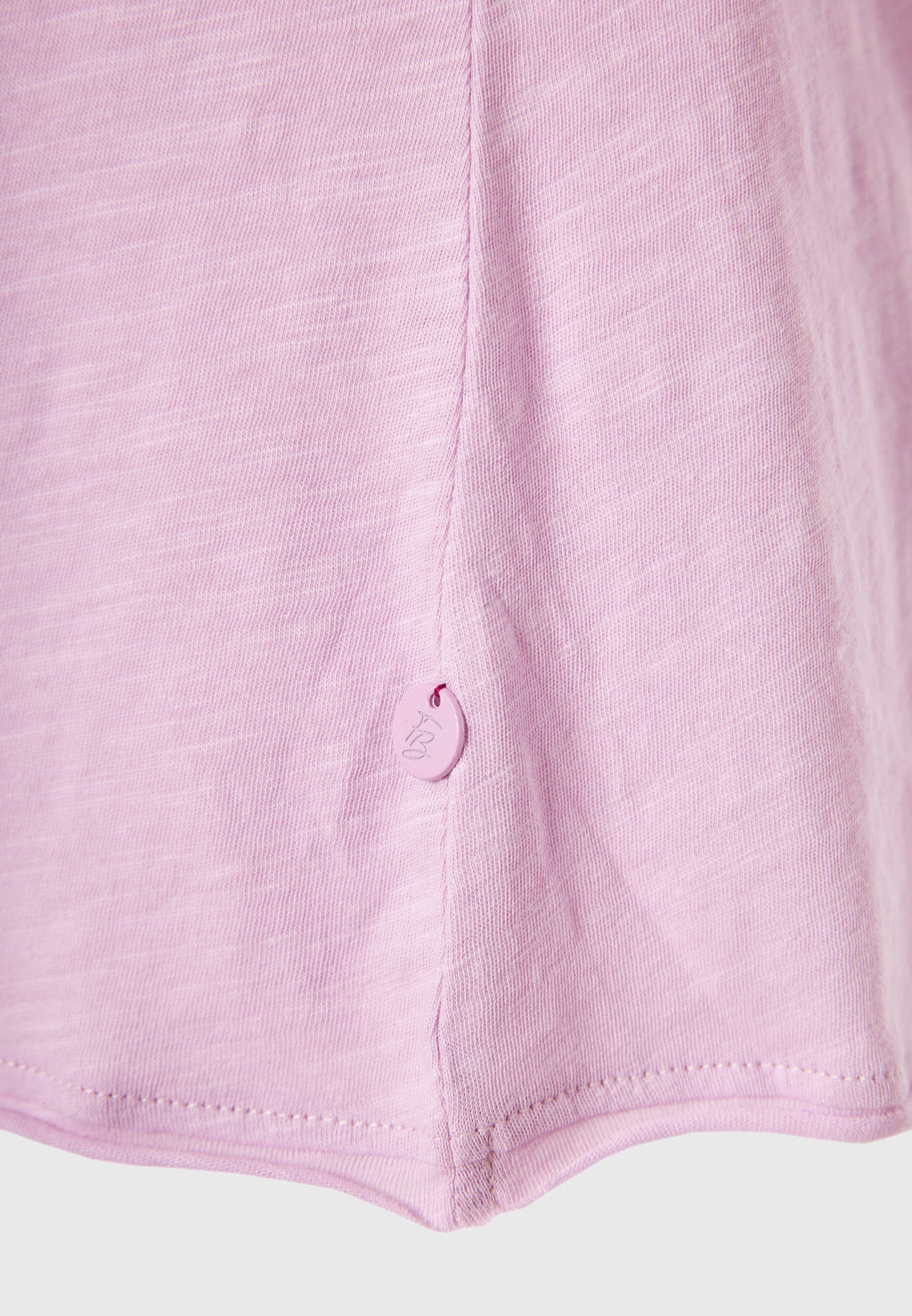 Women's V-neck t-shirt with raw edges - The essentials