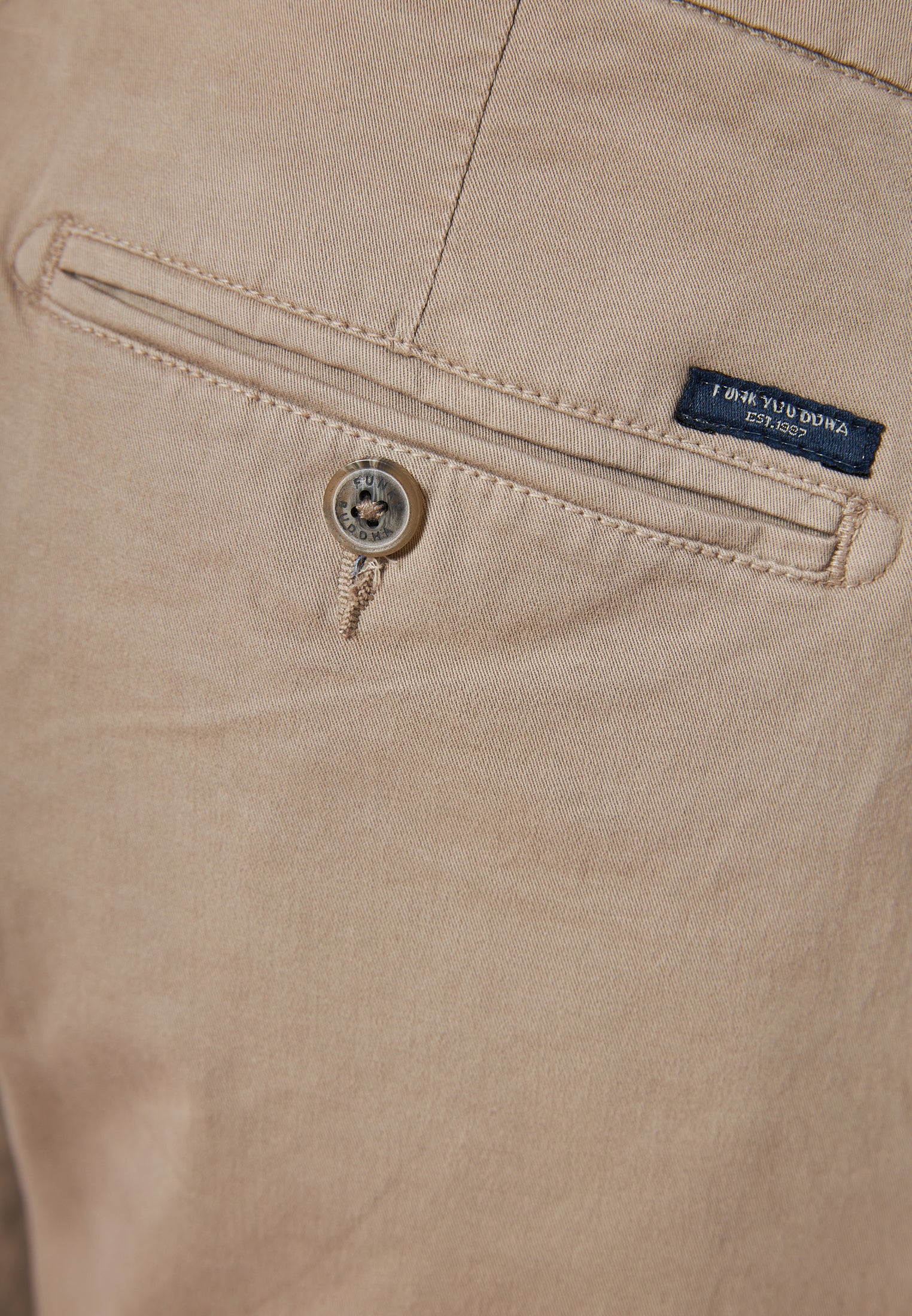 Men's chino pants - The essentials