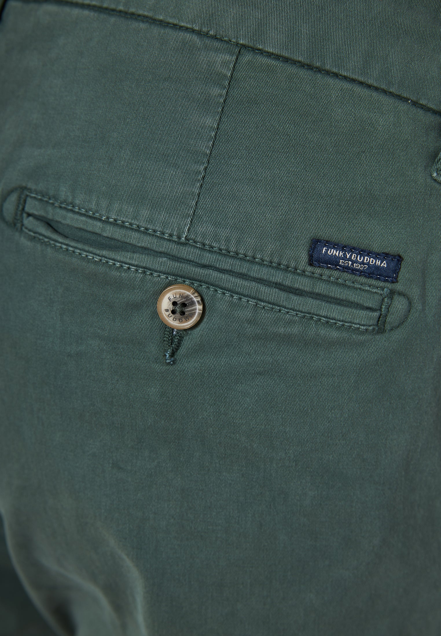 Men's chino pants - The essentials