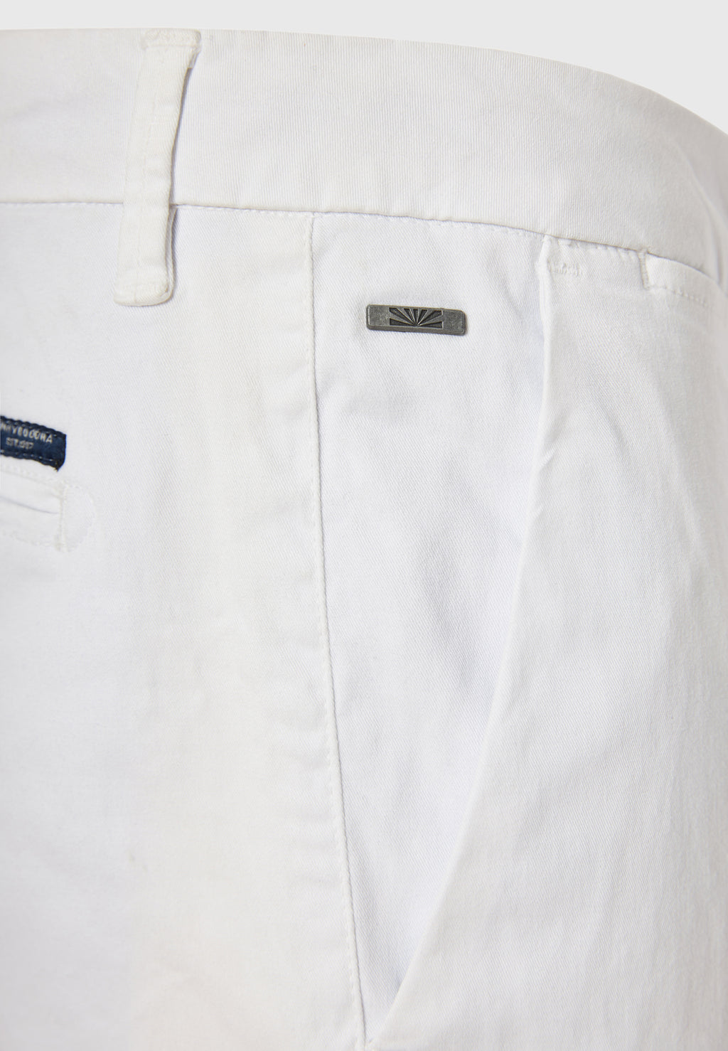 Men's chino pants - The essentials