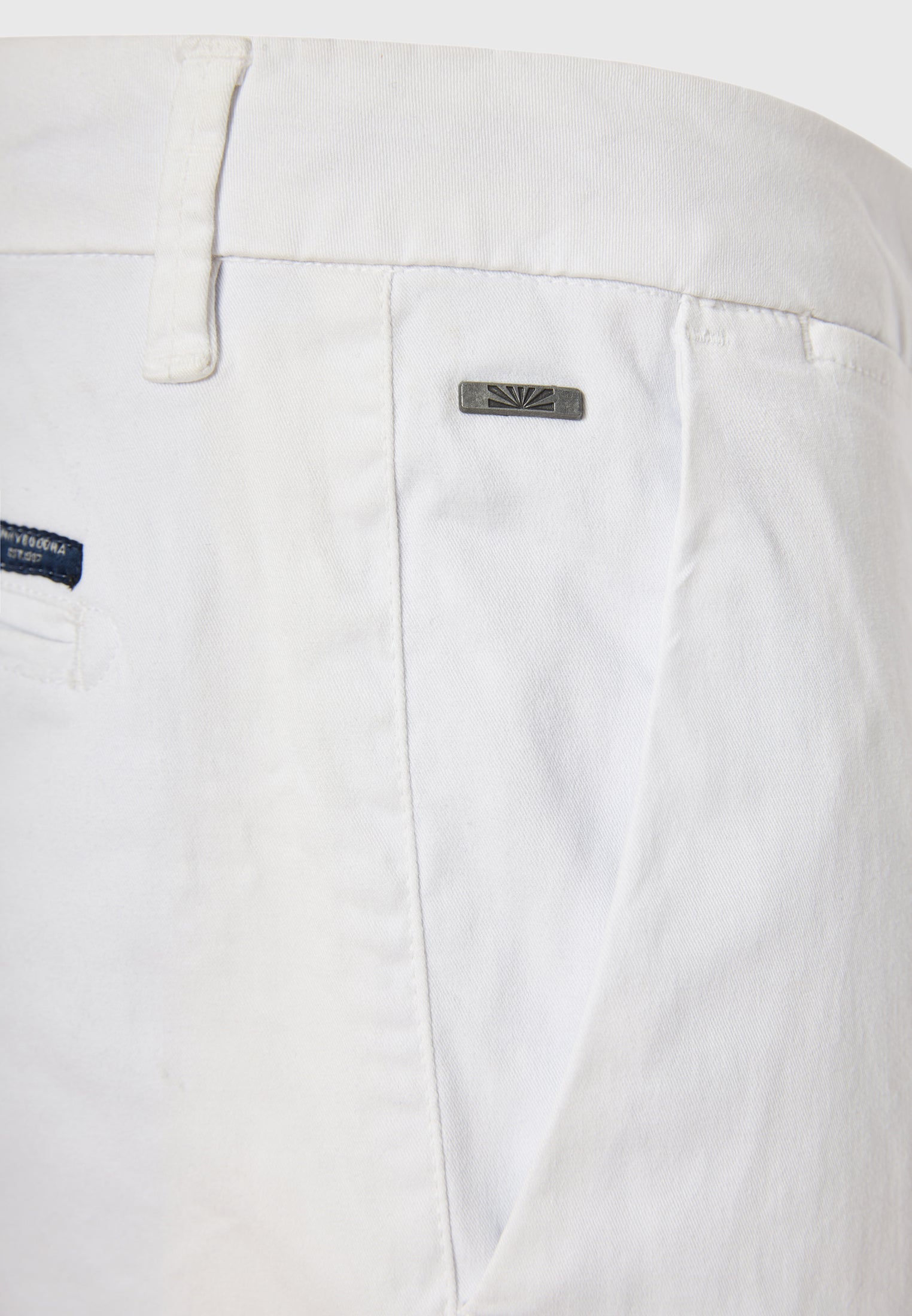 Men's chino pants - The essentials