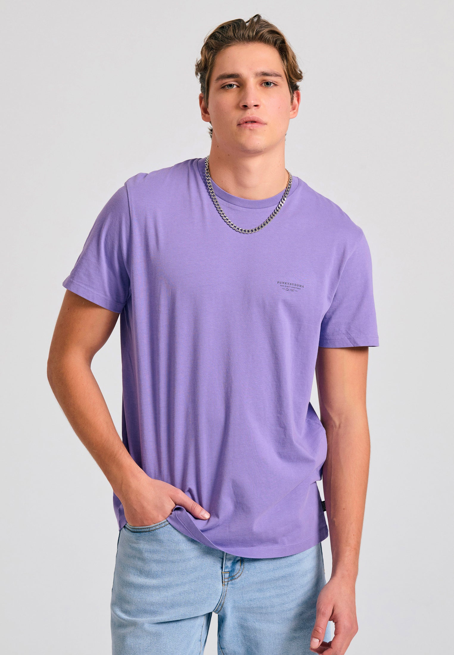 Crew-neck men's t-shirt - The essentials