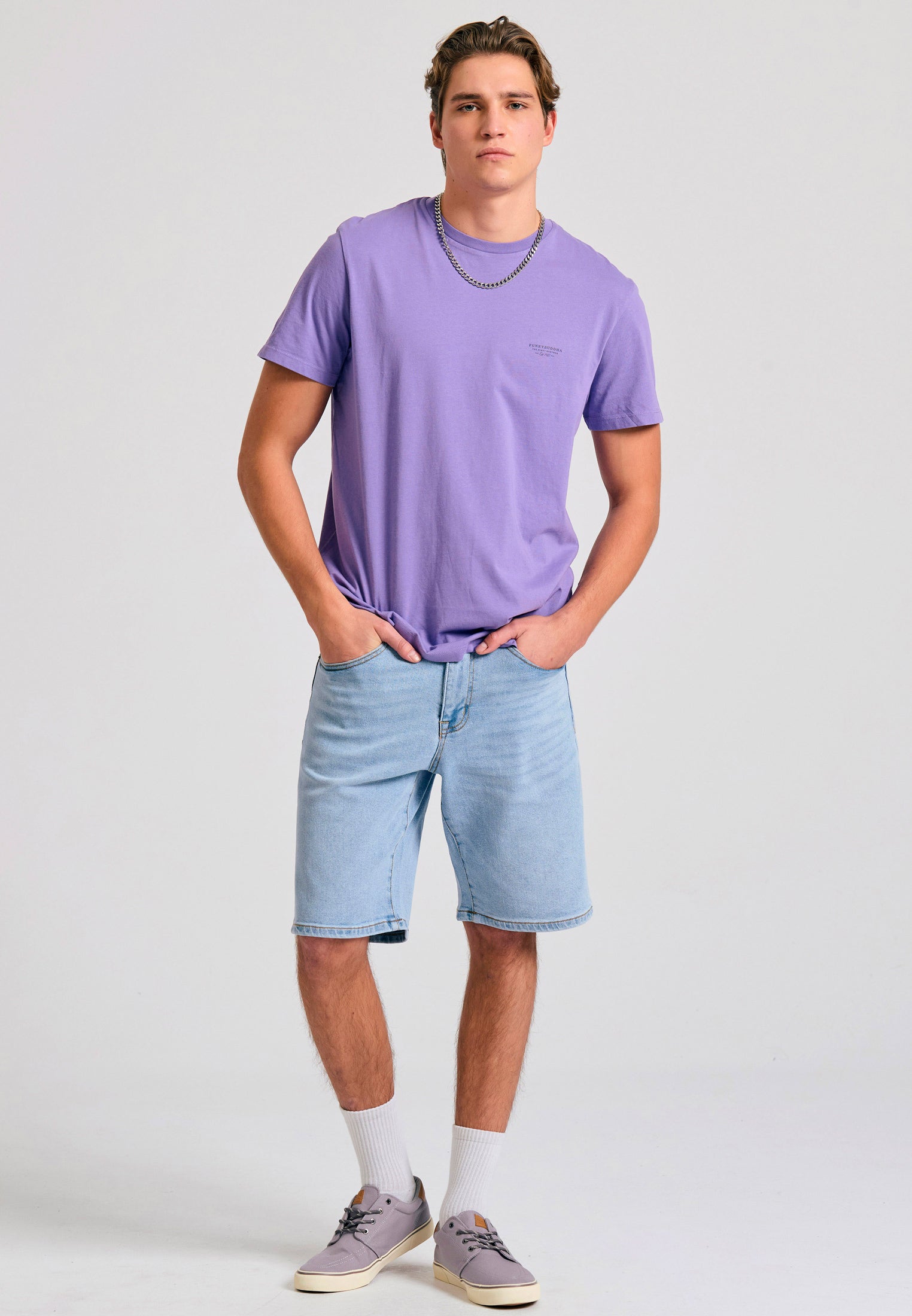 Crew-neck men's t-shirt - The essentials