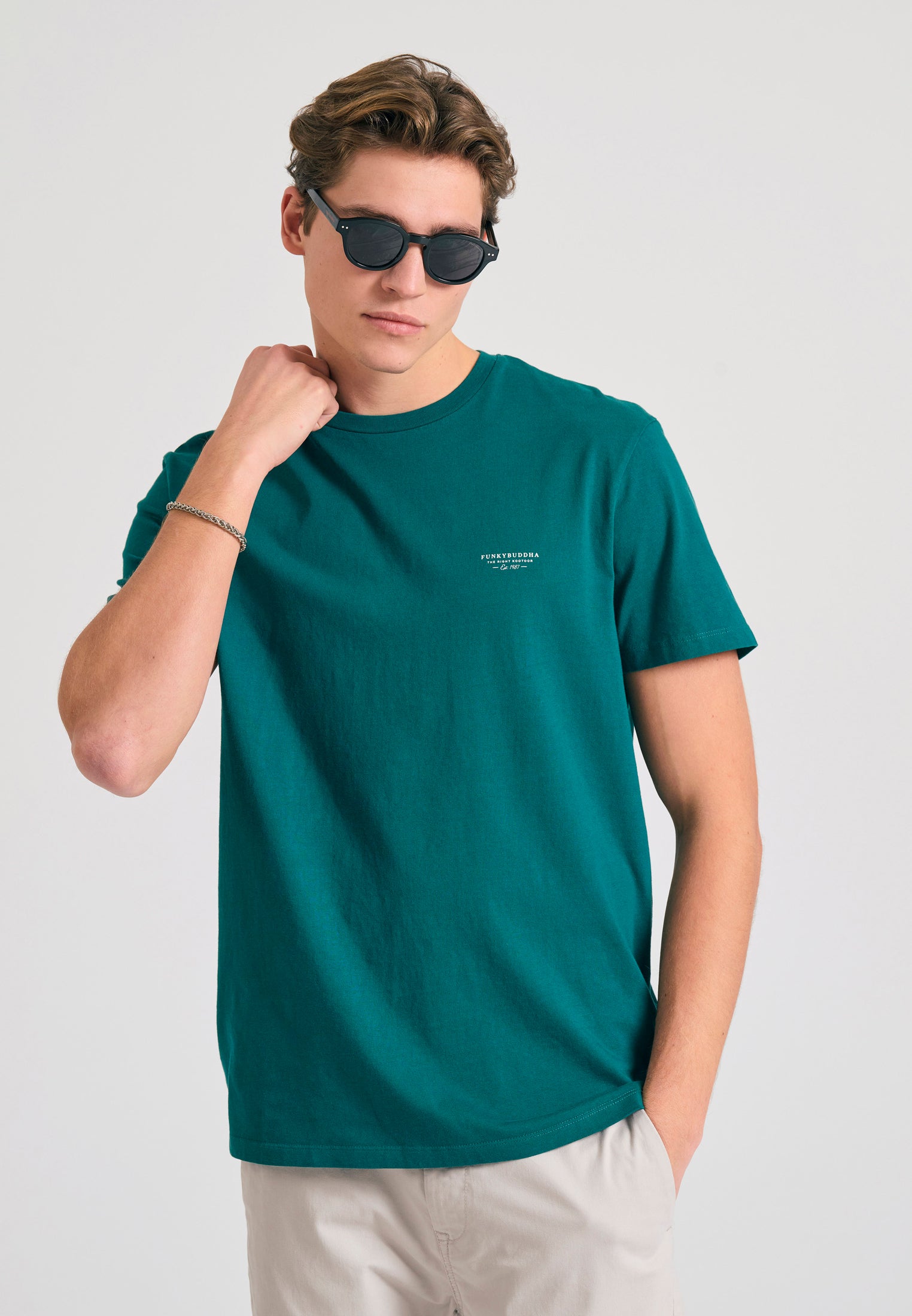 Crew-neck men's t-shirt - The essentials