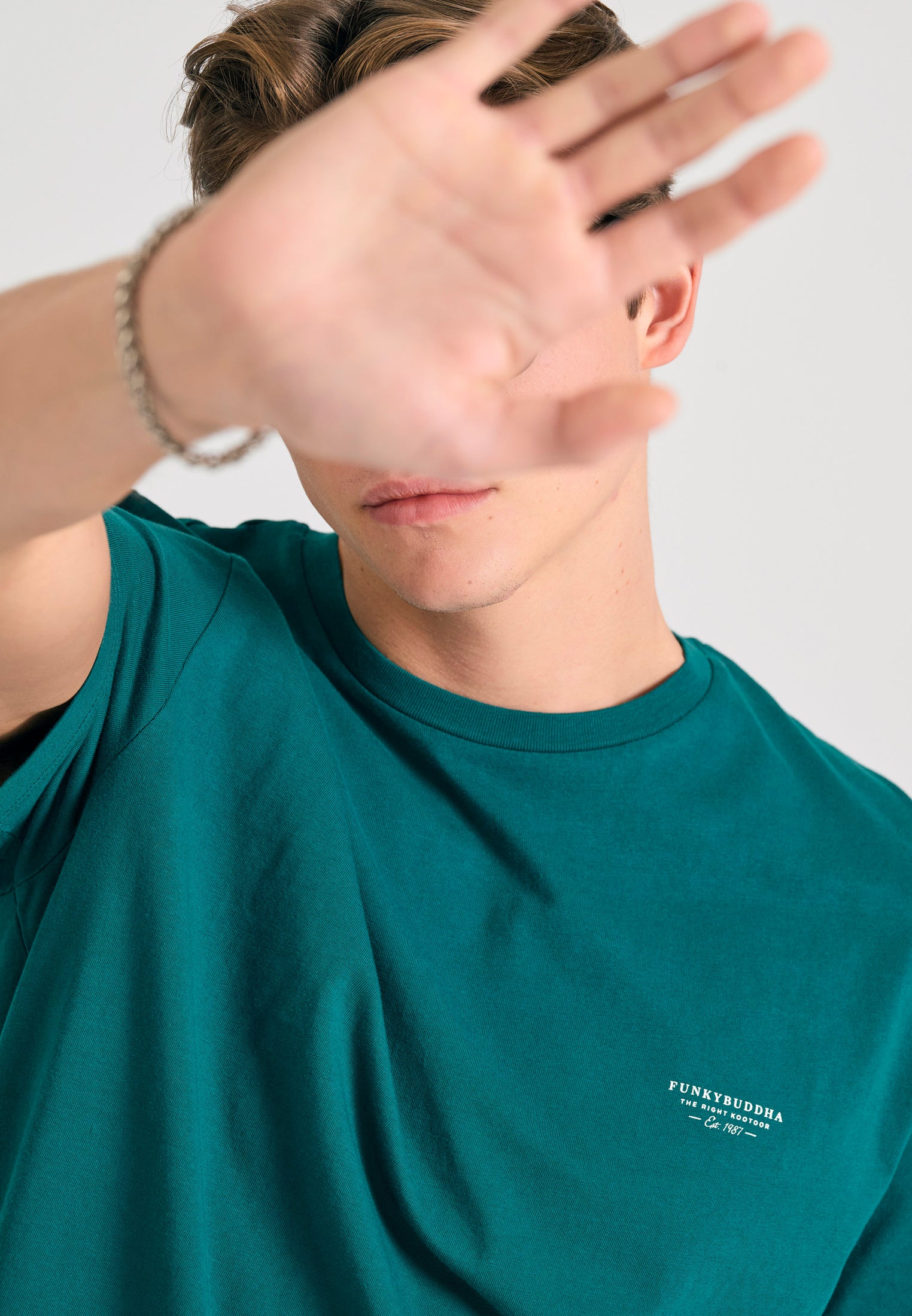 Crew-neck men's t-shirt - The essentials