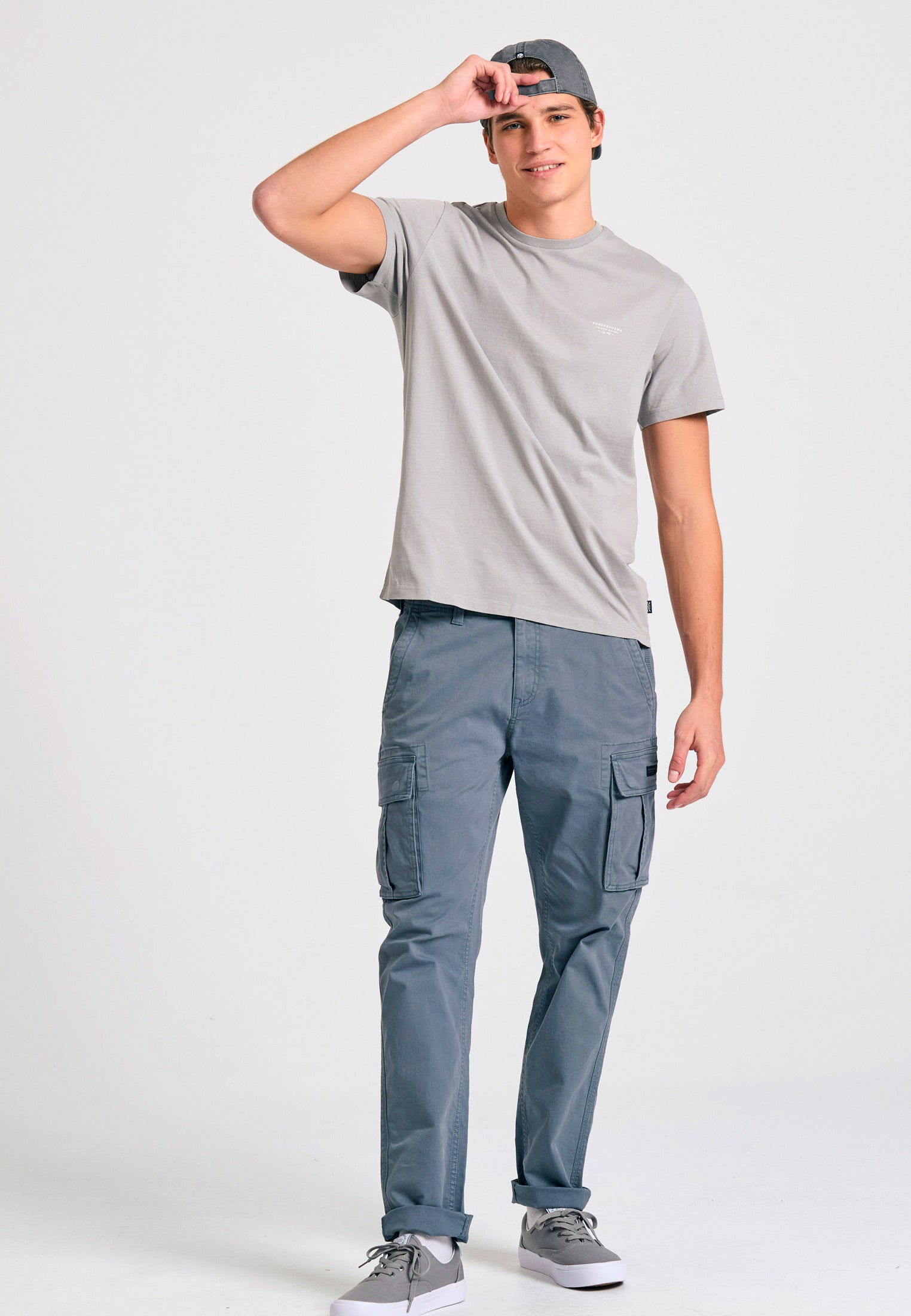 Crew-neck men's t-shirt - The essentials