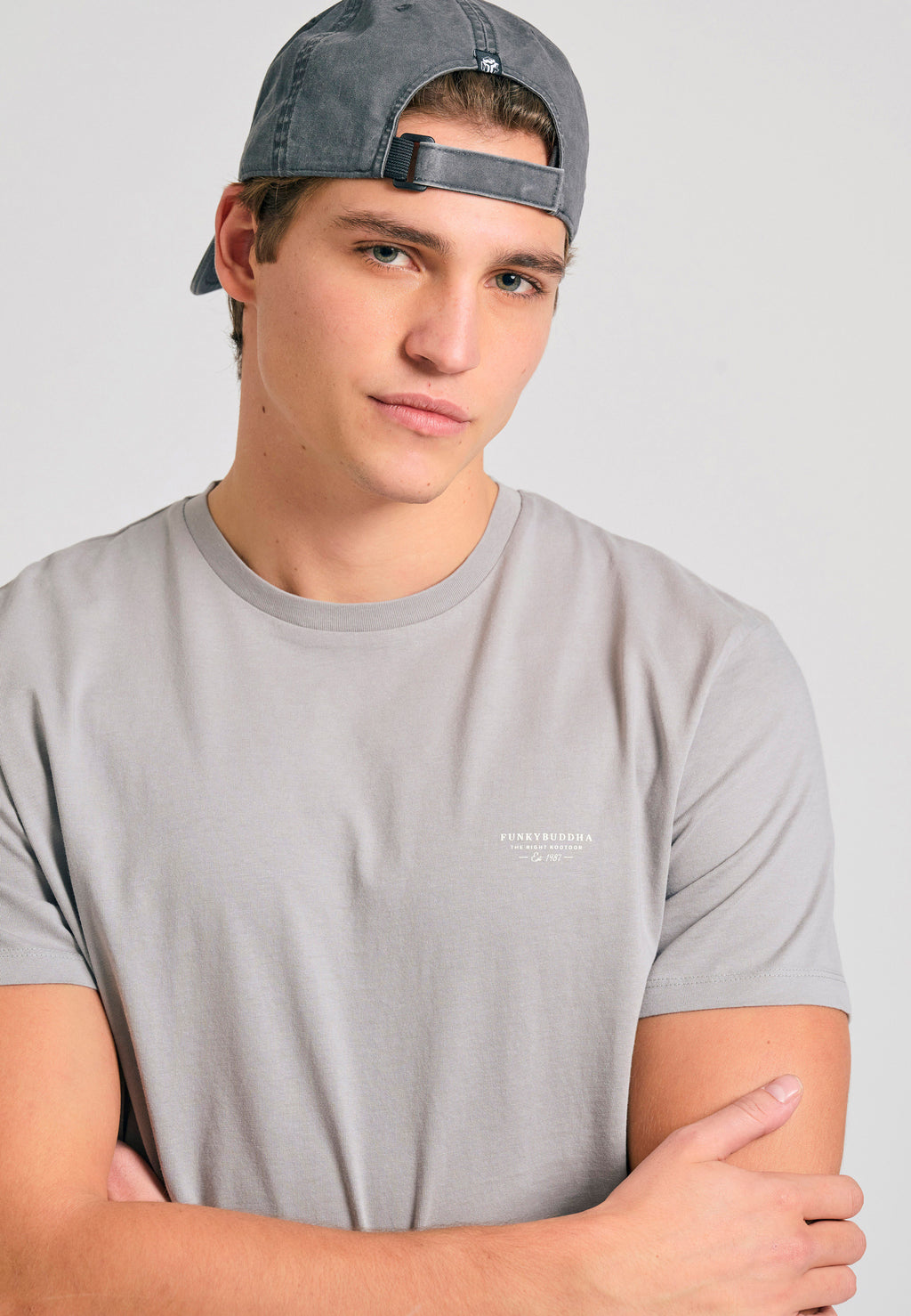 Crew-neck men's t-shirt - The essentials