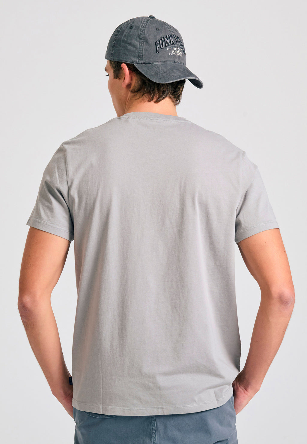 Crew-neck men's t-shirt - The essentials