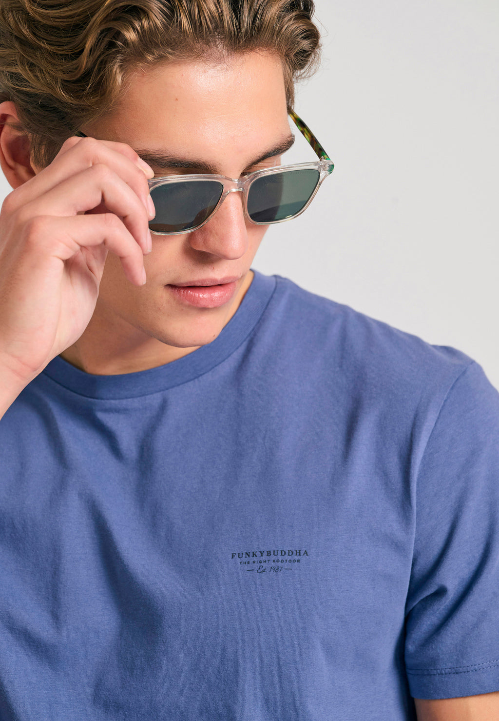 Crew-neck men's t-shirt - The essentials