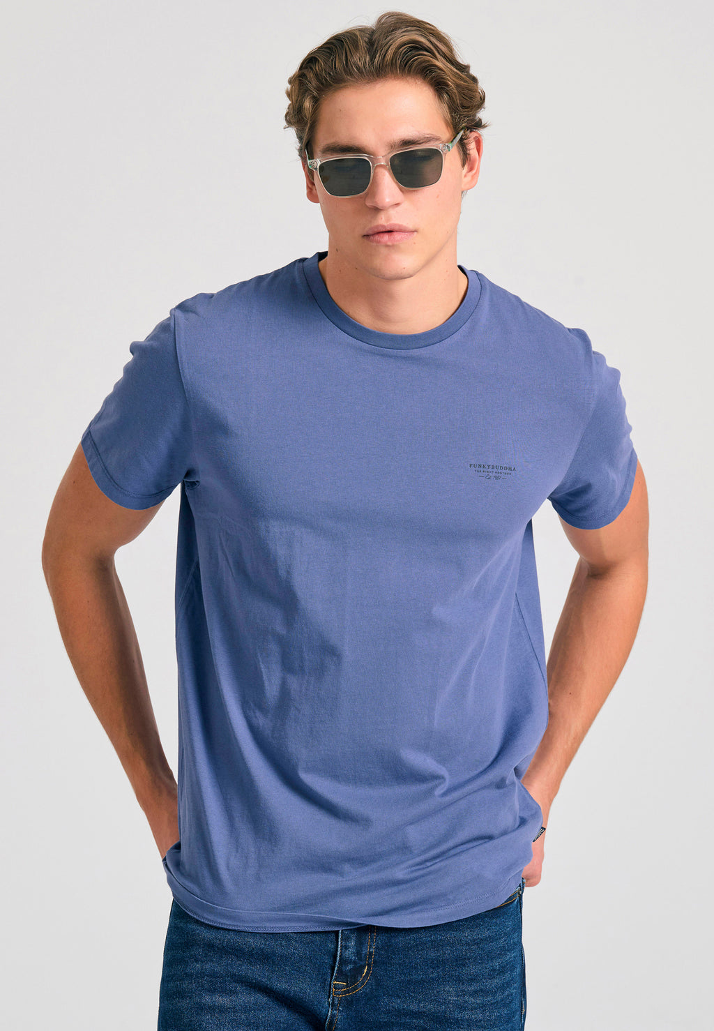 Crew-neck men's t-shirt - The essentials