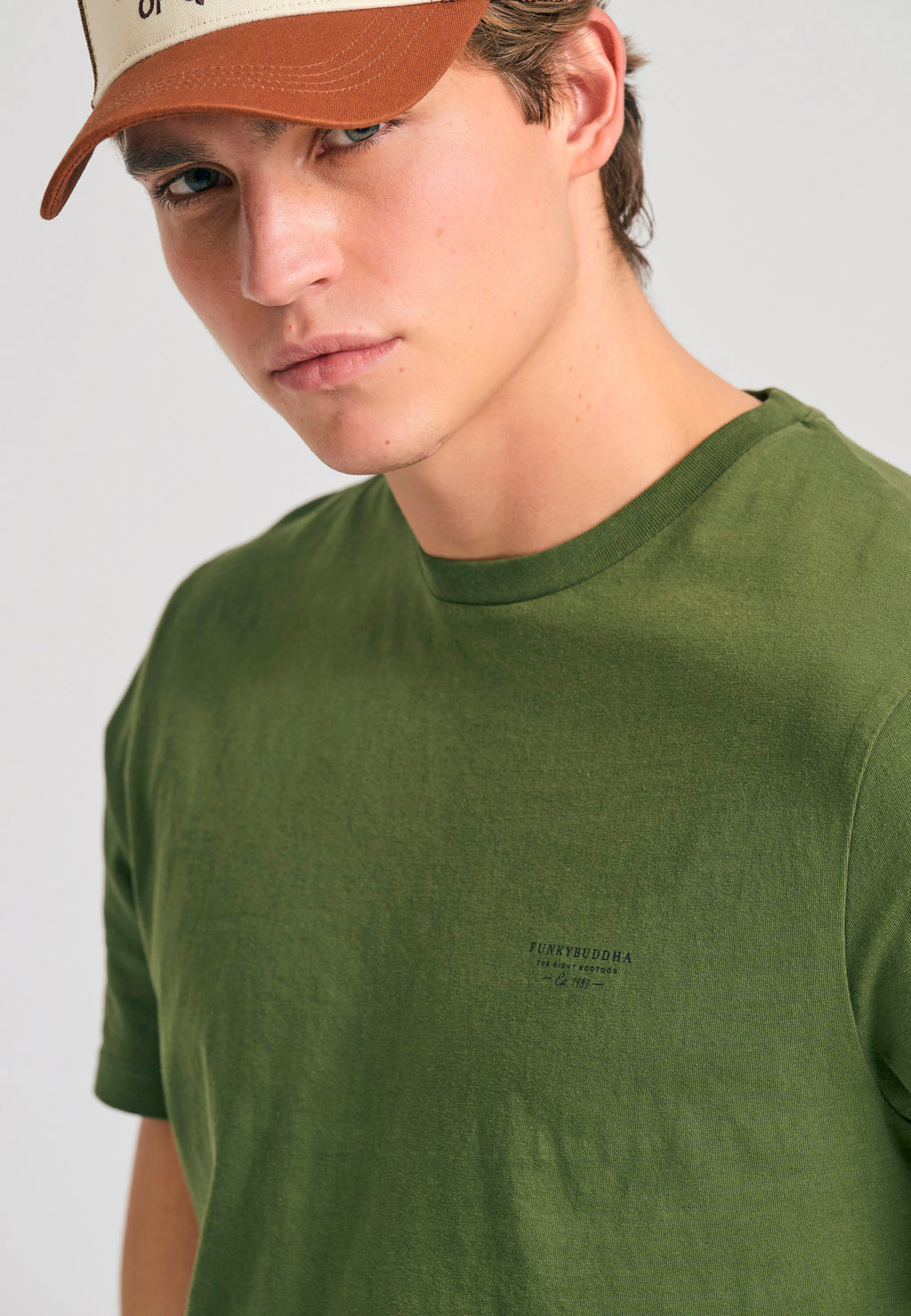 Crew-neck men's t-shirt - The essentials