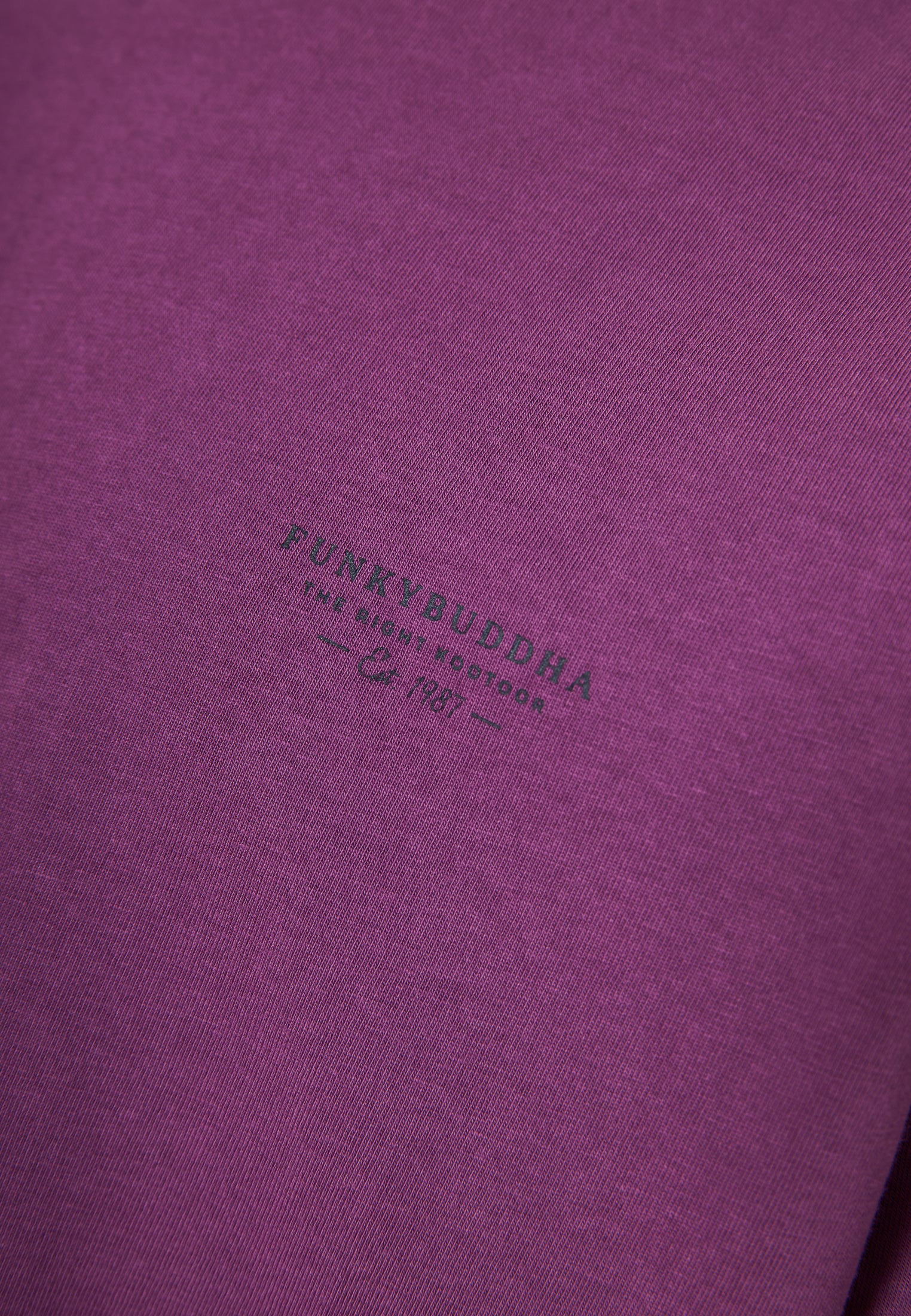 Crew-neck men's t-shirt - The essentials