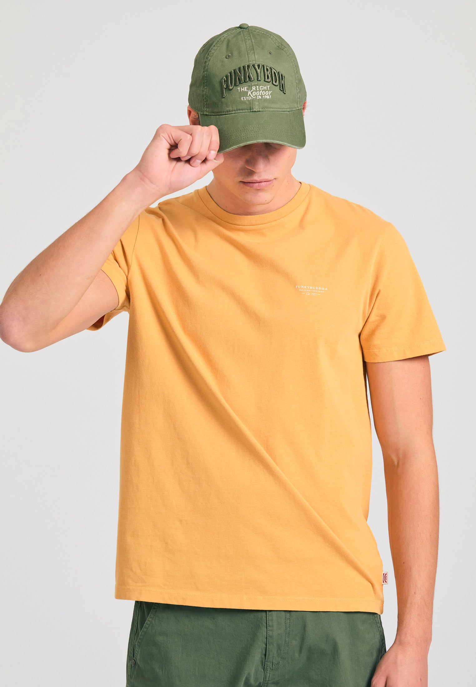 Crew-neck men's t-shirt - The essentials