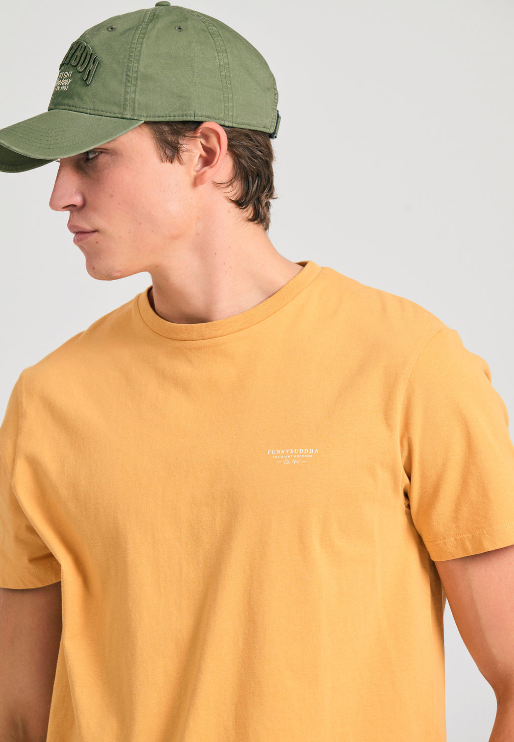 Crew-neck men's t-shirt - The essentials