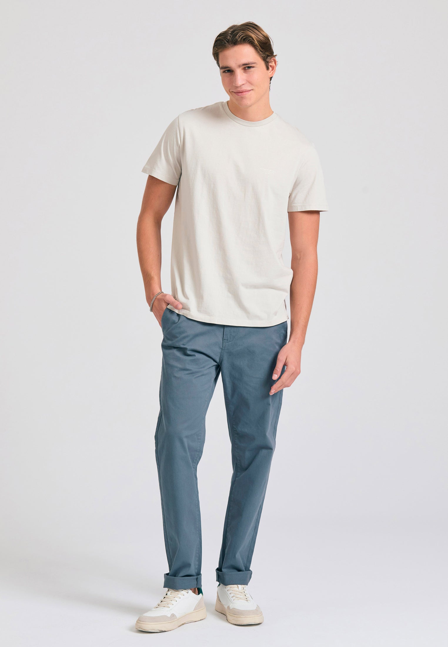 Crew-neck men's t-shirt - The essentials