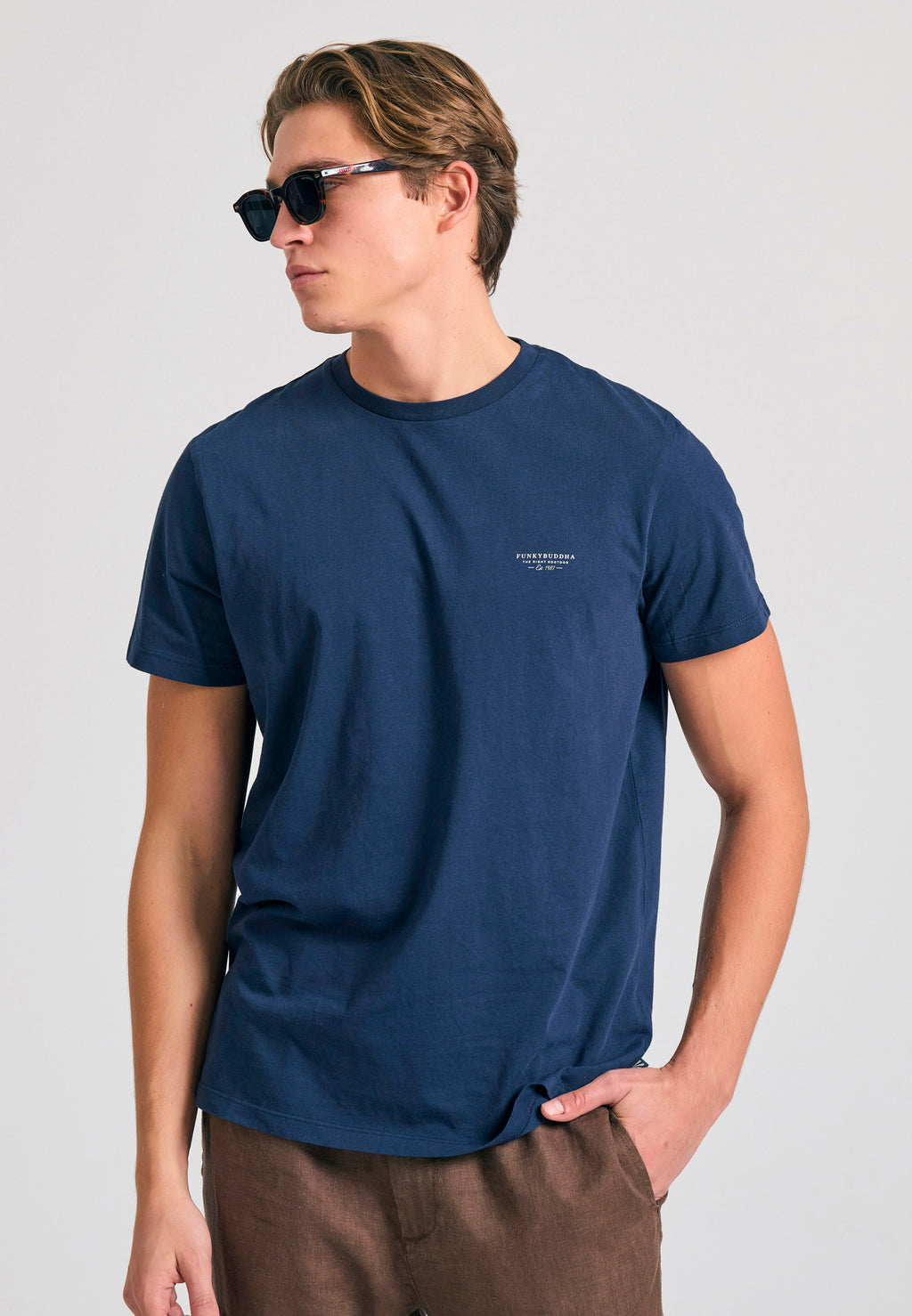 Crew-neck men's t-shirt - The essentials