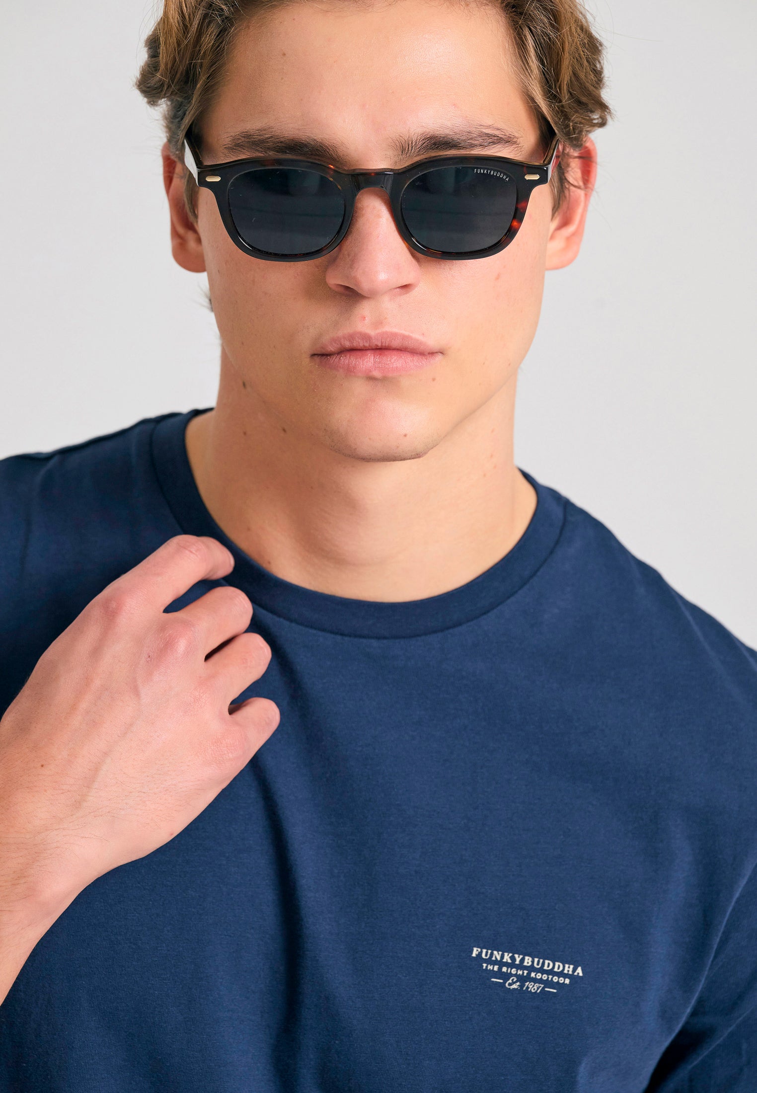 Crew-neck men's t-shirt - The essentials