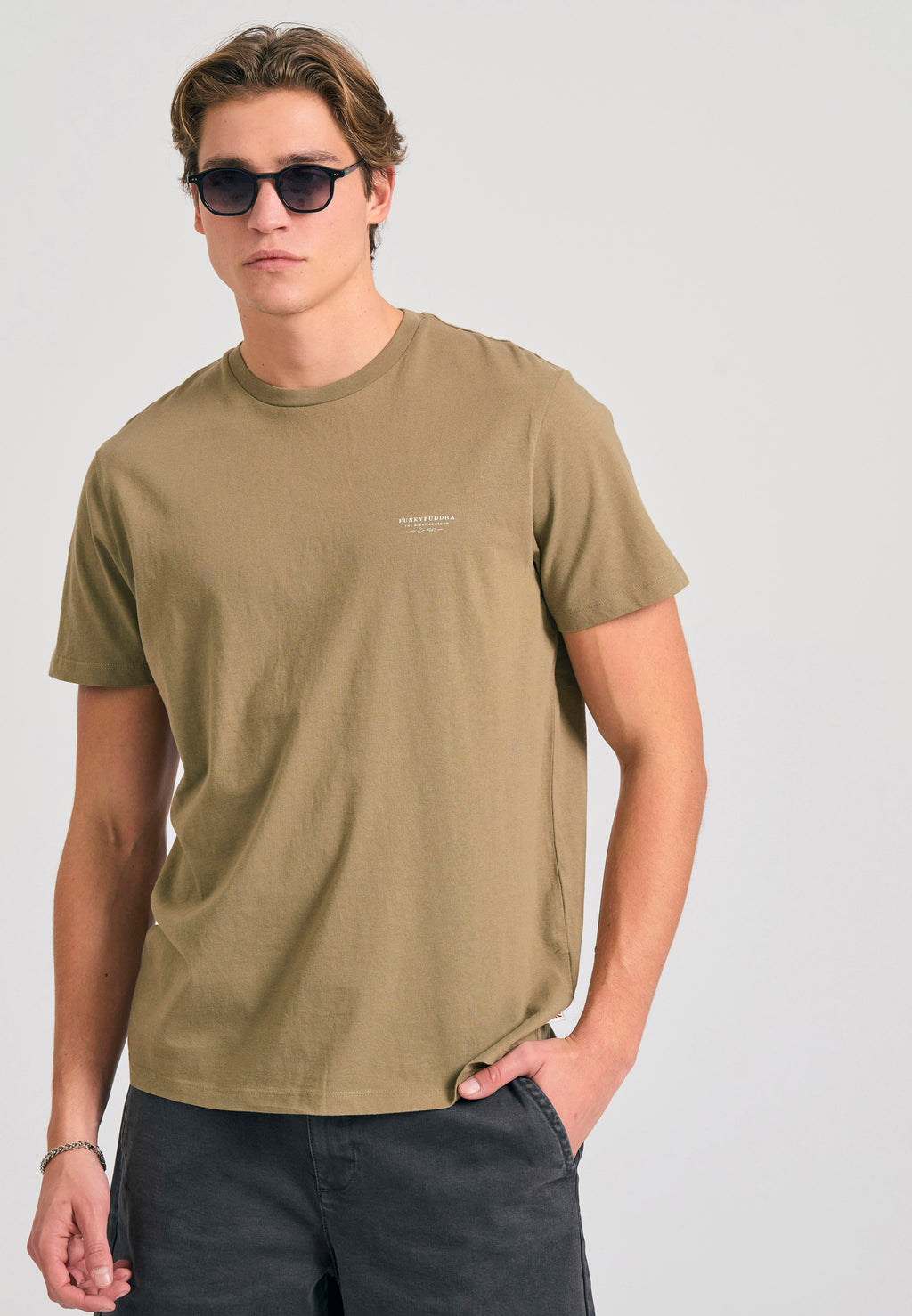 Crew-neck men's t-shirt - The essentials