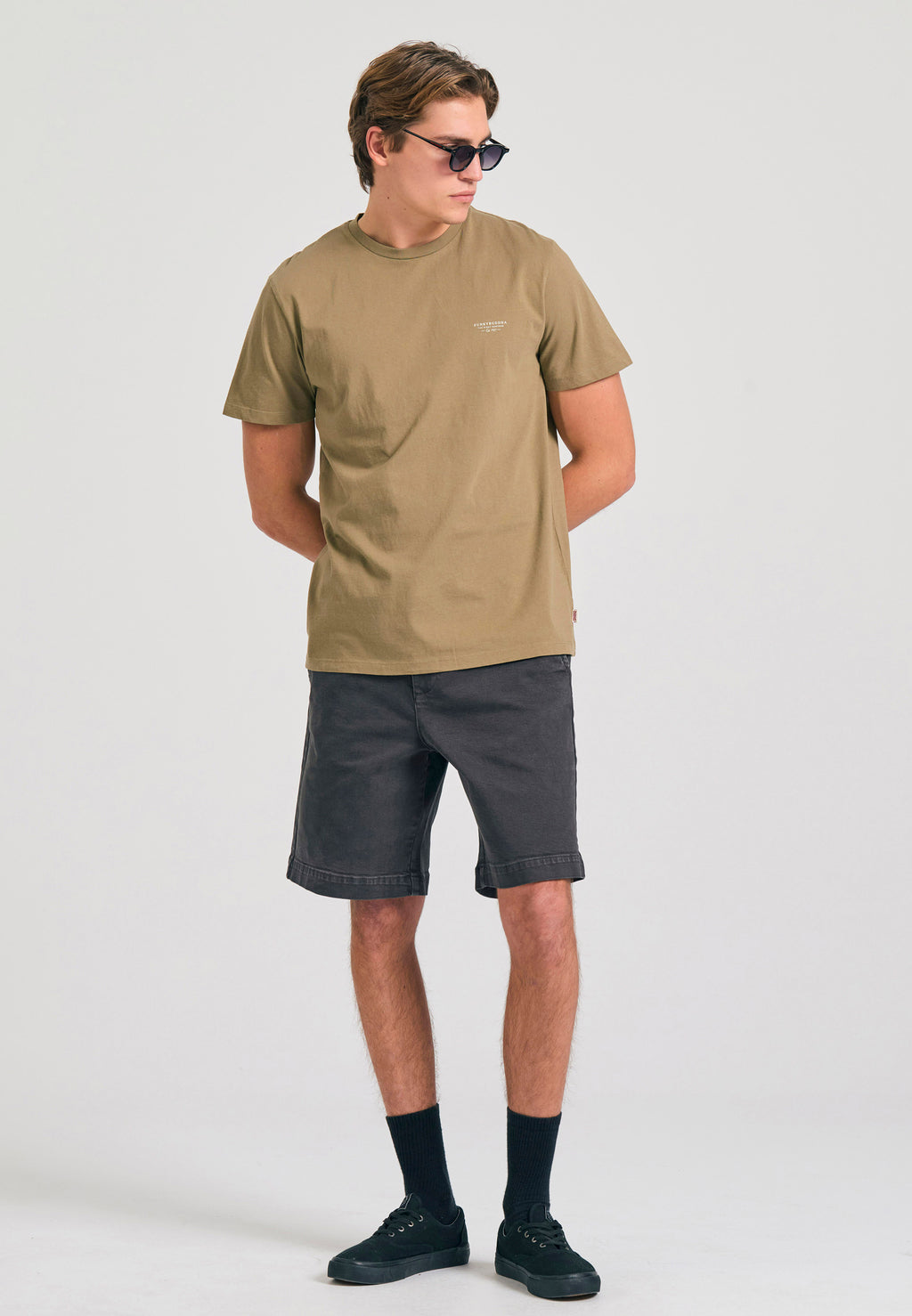 Crew-neck men's t-shirt - The essentials