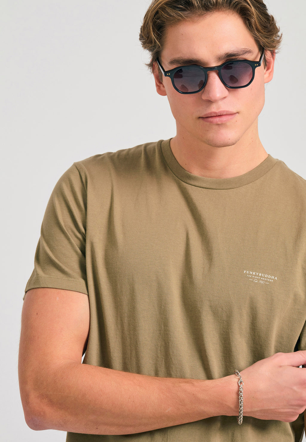 Crew-neck men's t-shirt - The essentials