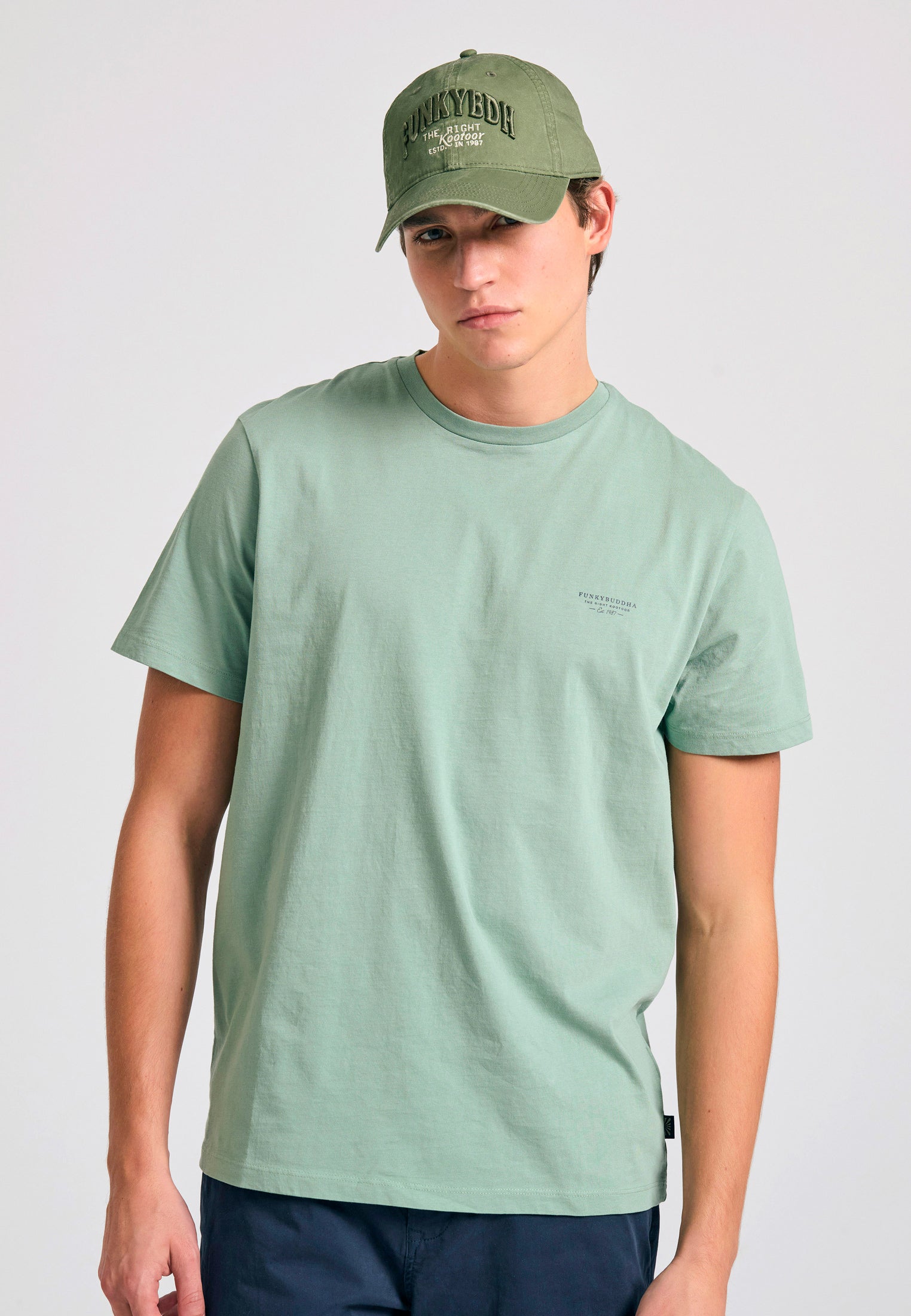 Crew-neck men's t-shirt - The essentials