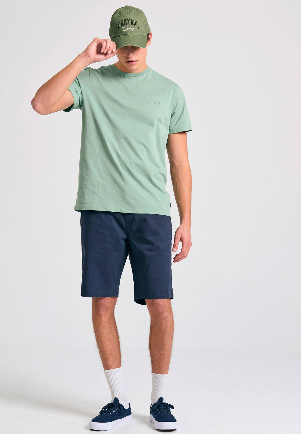 Crew-neck men's t-shirt - The essentials