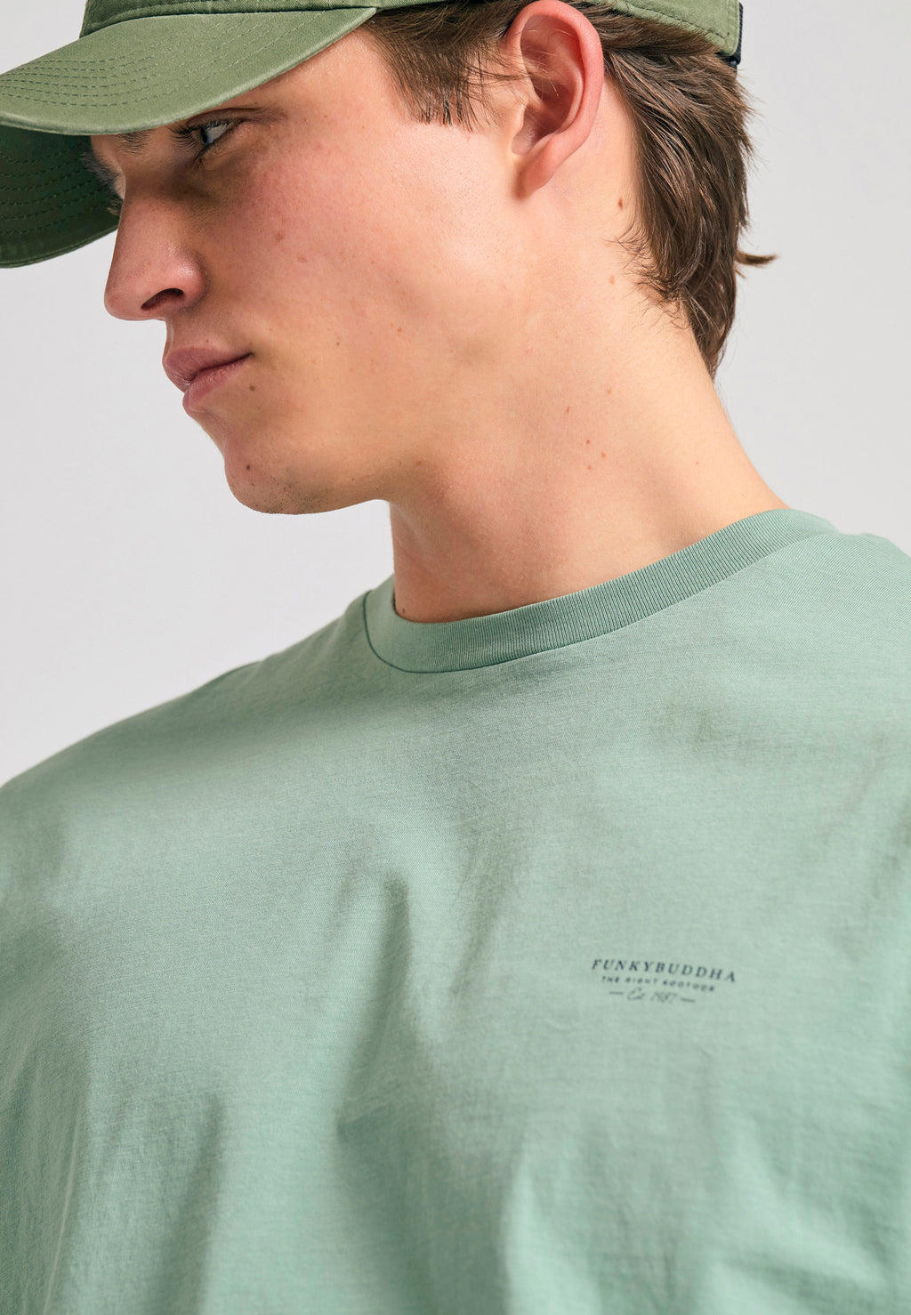 Crew-neck men's t-shirt - The essentials