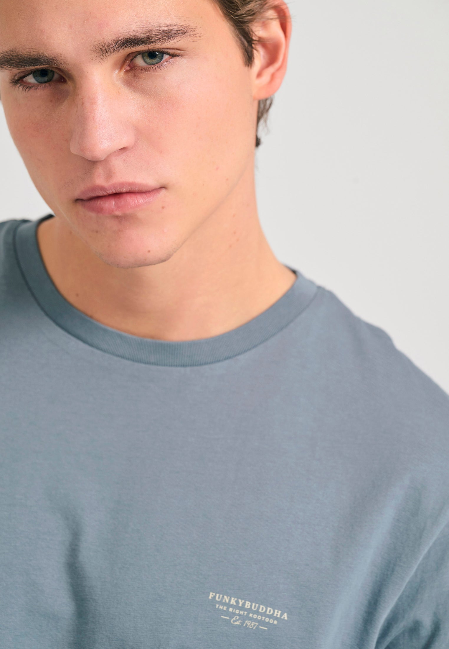 Crew-neck men's t-shirt - The essentials