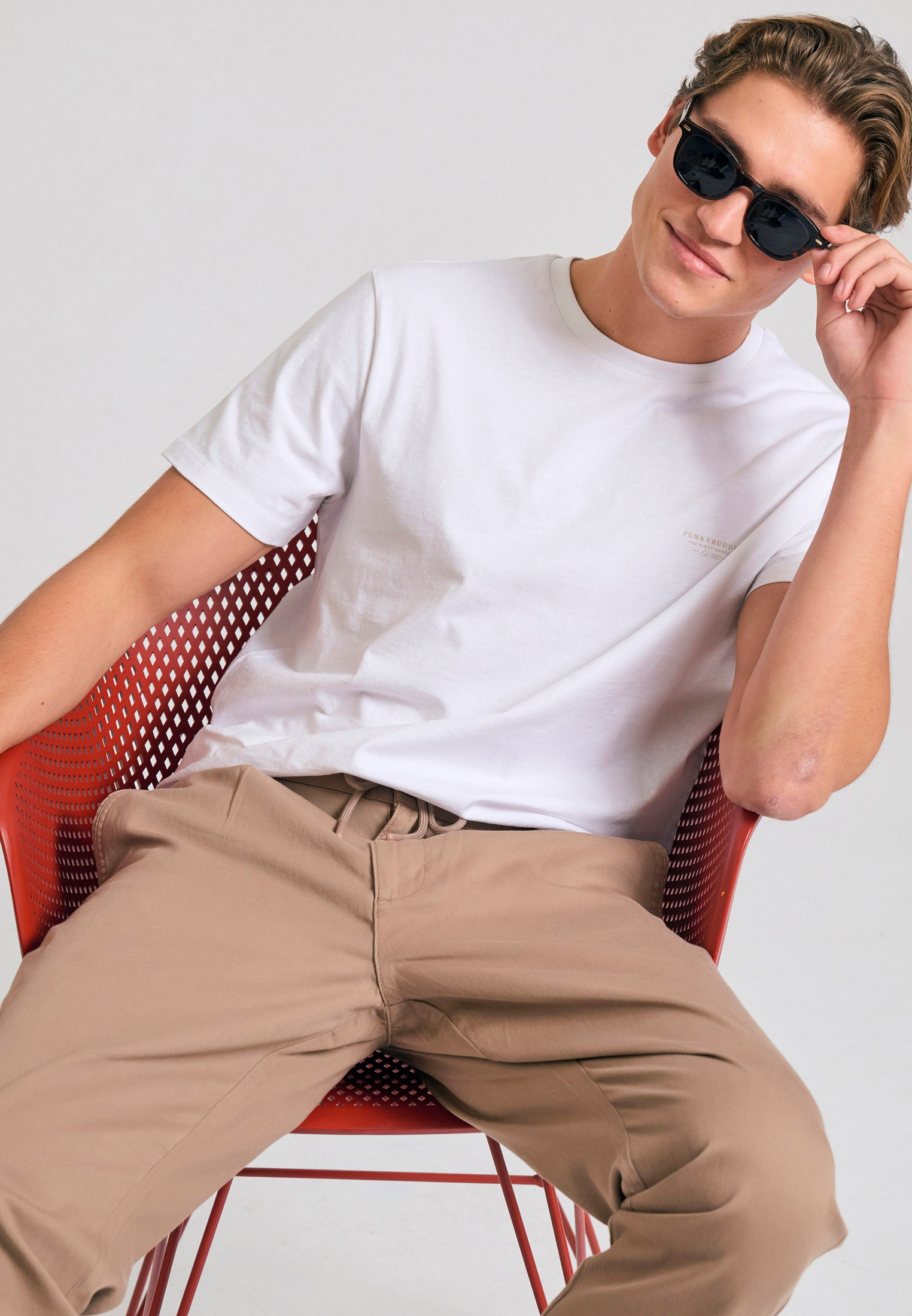 Crew-neck men's t-shirt - The essentials