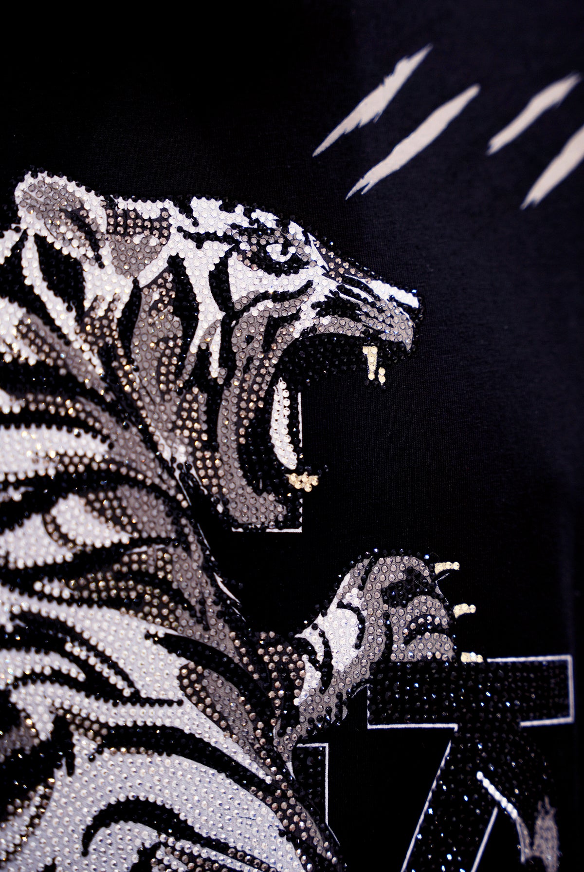Camiseta George V "Tiger Scratch"